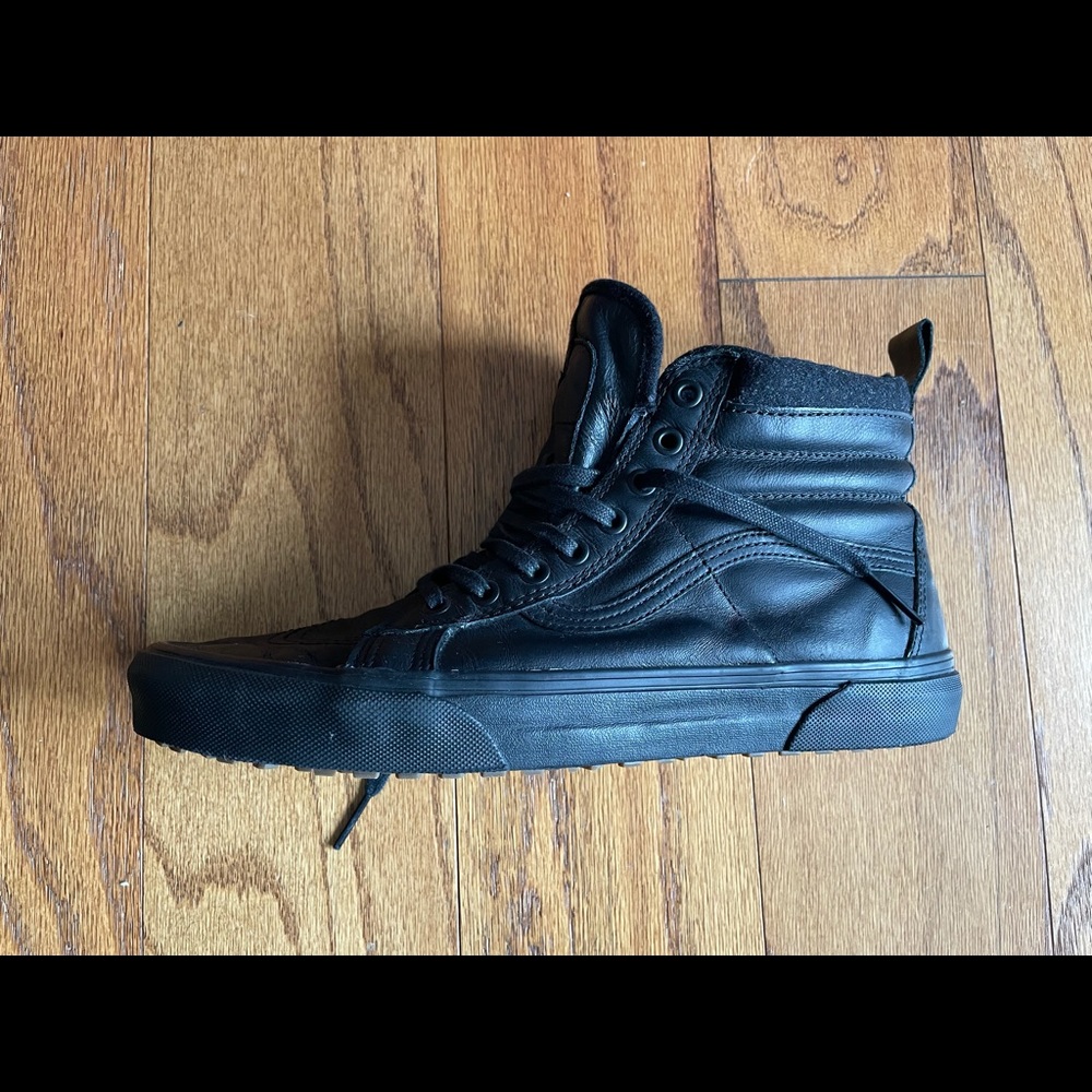Black Vans MTE